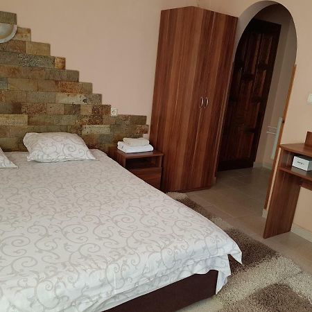 Family Hotel Zhelkovi - Olympia Kharmanli Luaran gambar