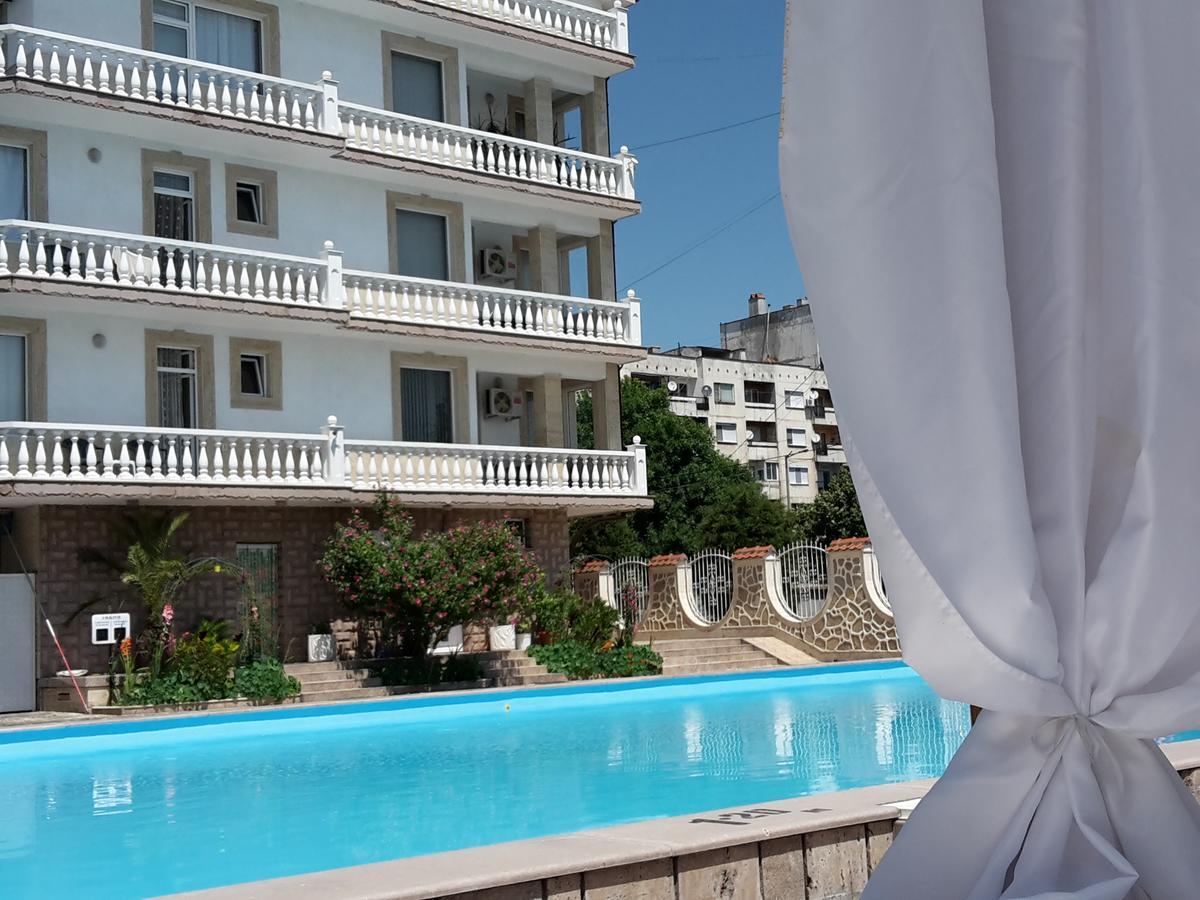 Family Hotel Zhelkovi - Olympia Kharmanli Luaran gambar