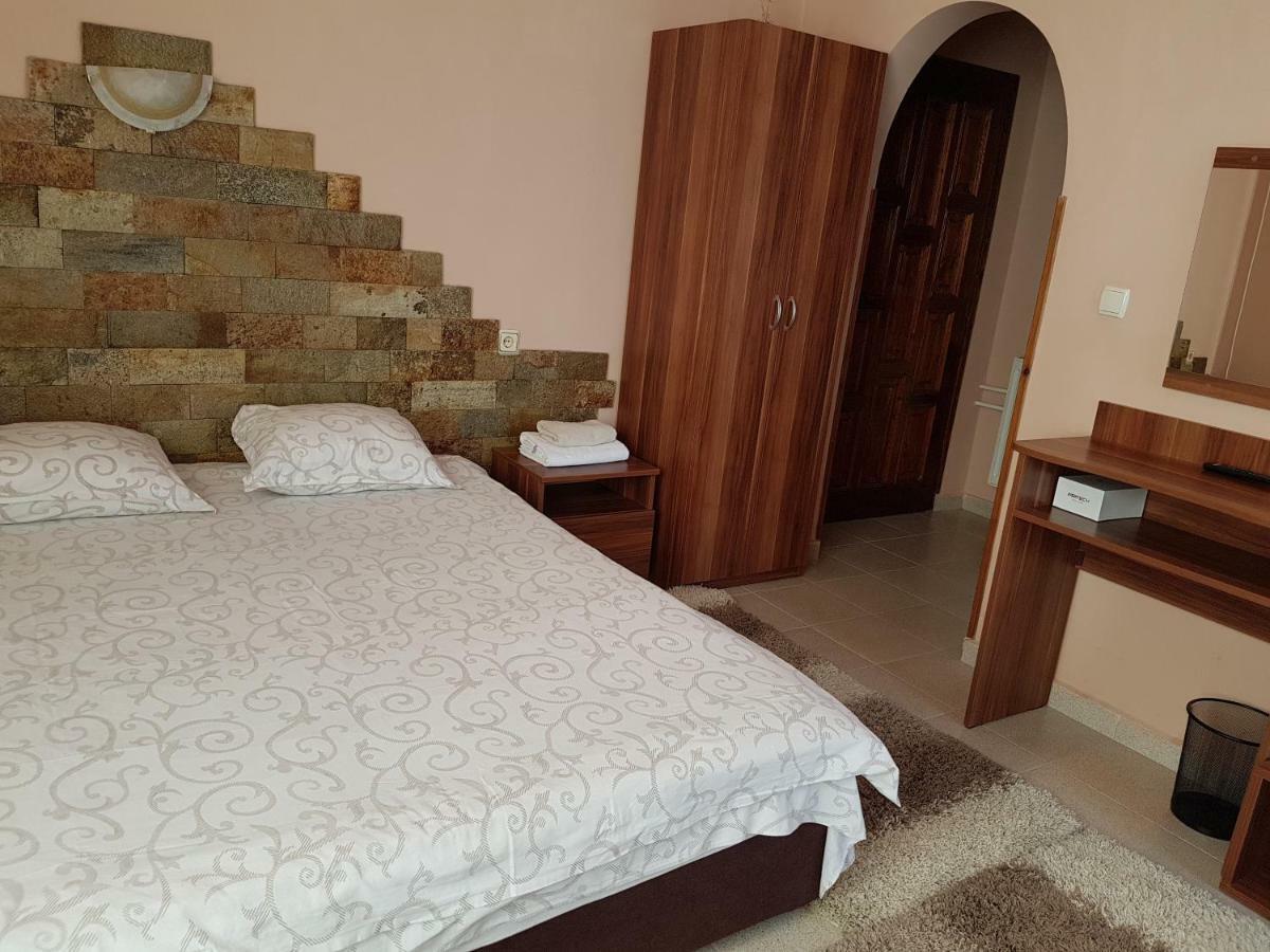 Family Hotel Zhelkovi - Olympia Kharmanli Luaran gambar